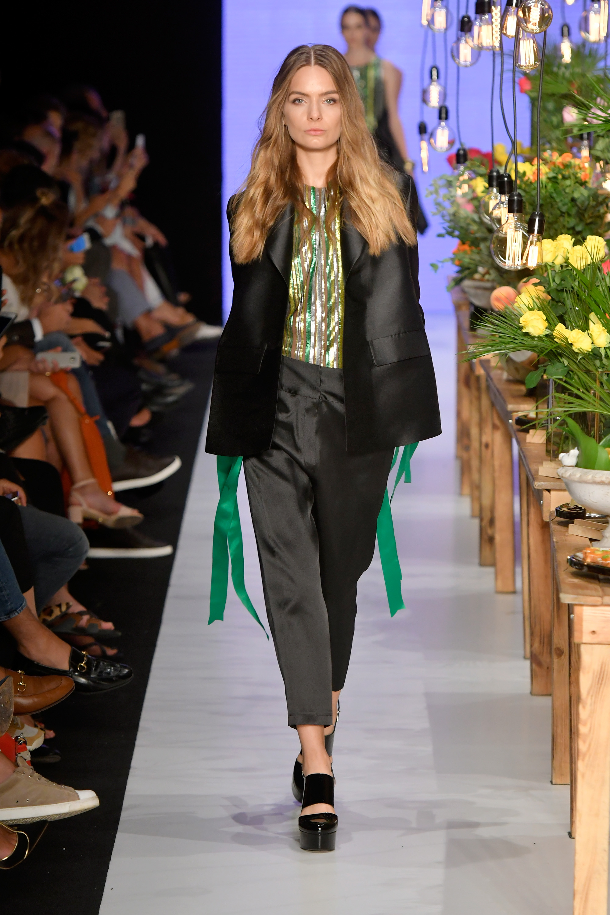 Model Behati Prinsloo, yeni koleksiyonu tanıttı Model Behati Prinsloo, yeni koleksiyonu tanıttı